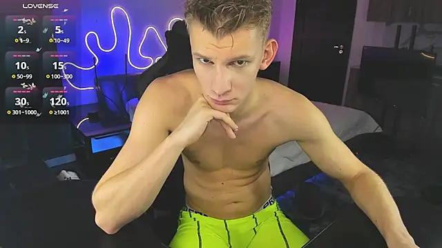 Snapshot of Brad_Maloney chatting on 11/02/25, 08:00 Brad Maloney online show from 11/02/25, 08:00