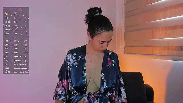 Snapshot of thaliacollins chatting on 01/02/25, 03:08 thaliacollins online show from 01/02/25, 03:08