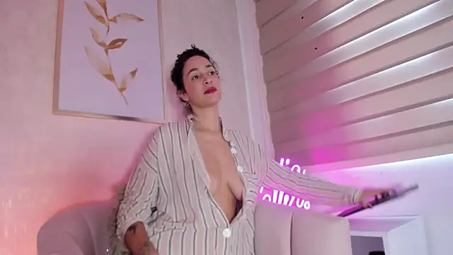 Snapshot of thaliacollins chatting on 09/24/25, 03:59 thaliacollins online show from 09/24/25, 03:59