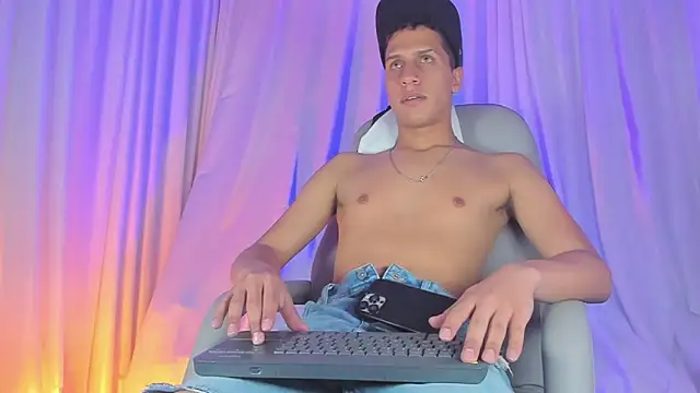 Snapshot of matt_benji chatting on 03/11/25, 01:37 matt benji online show from 03/11/25, 01:37