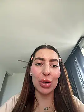 Snapshot of caralella chatting on 07/11/26, 10:00 caralella online show from 07/11/26, 10:00