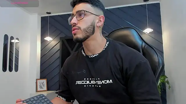 Liam Kleiin online show from 10/31/25, 11:22