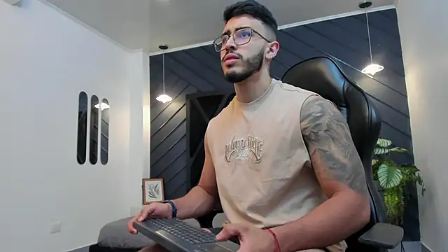 Liam Kleiin online show from 11/02/25, 02:19