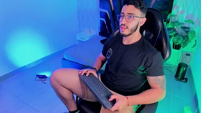 Liam Kleiin online show from 12/04/25, 11:30