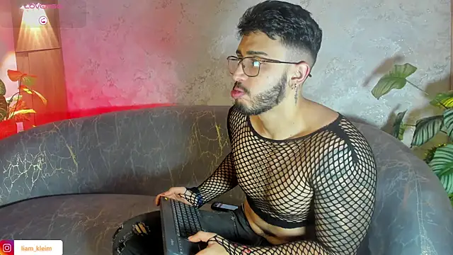 Snapshot of Liam_Kleiin chatting on 06/18/26, 11:47 Liam Kleiin online show from 06/18/26, 11:47