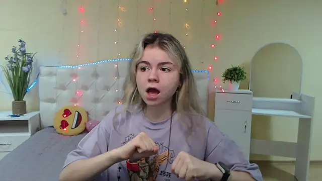 TinaRedly online show from 01/16/25, 01:27