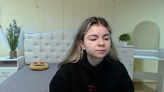 TinaRedly online show from 01/19/25, 06:42