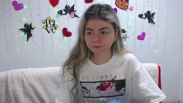 TinaRedly online show from 02/01/25, 03:52