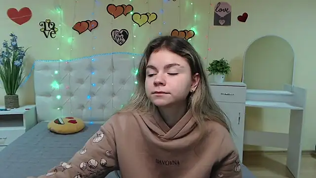 TinaRedly online show from 03/11/25, 06:32