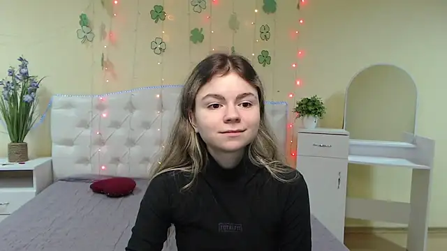 TinaRedly online show from 03/20/25, 01:57