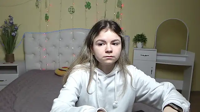 TinaRedly online show from 03/22/25, 09:10