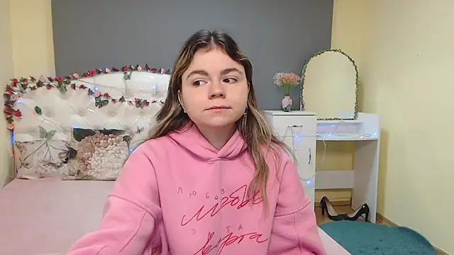 TinaRedly online show from 03/11/26, 06:41