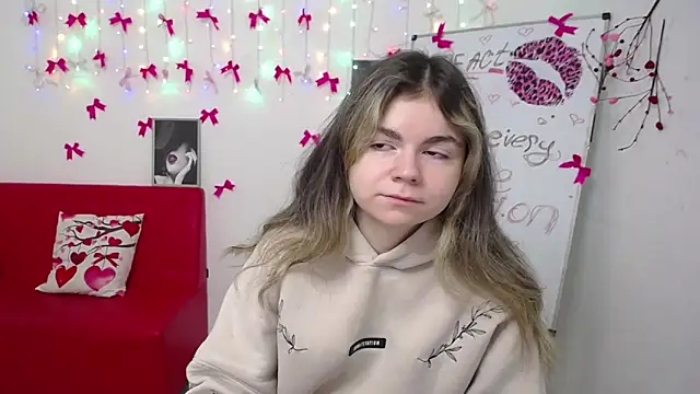 TinaRedly online show from 03/12/26, 06:52