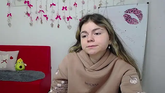 TinaRedly online show from 04/08/26, 06:08