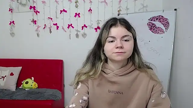 TinaRedly online show from 04/17/26, 07:55