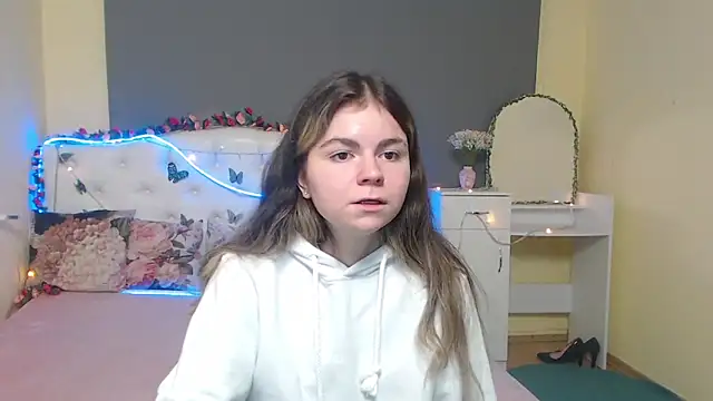 TinaRedly online show from 05/01/26, 06:01