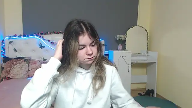 TinaRedly online show from 05/03/26, 05:13
