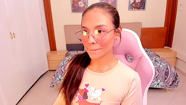 amira cute2 online show from 09/21/25, 08:38