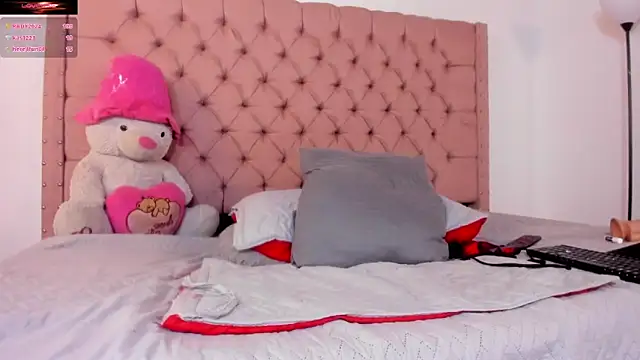 AinaPink online show from 12/17/24, 02:44