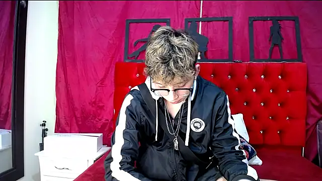 Snapshot of _Thomas_hot_ chatting on 02/19/25, 05:16 Thomas hot online show from 02/19/25, 05:16