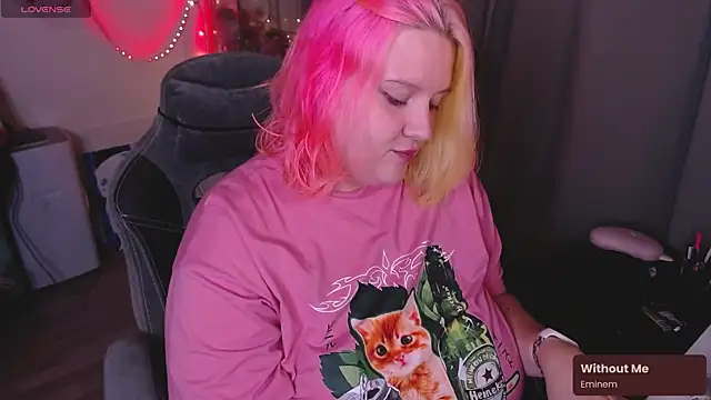 Snapshot of lissamuff chatting on 10/06/25, 04:37 lissamuff online show from 10/06/25, 04:37