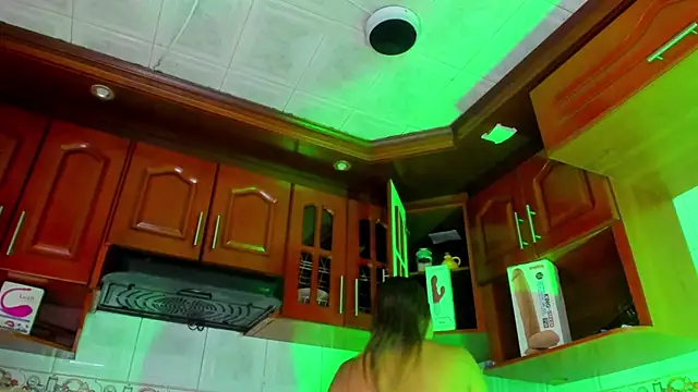 Snapshot of LaureenHills chatting on 12/30/24, 03:36 LaureenHills online show from 12/30/24, 03:36