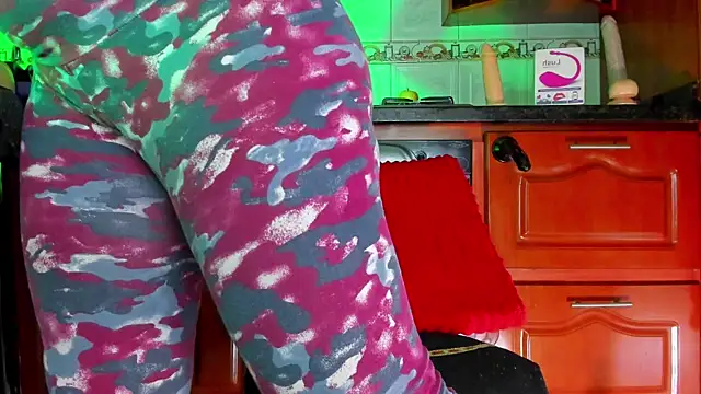 Snapshot of LaureenHills chatting on 01/15/25, 08:41 LaureenHills online show from 01/15/25, 08:41