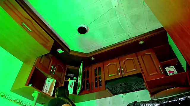 Snapshot of LaureenHills chatting on 01/31/25, 03:41 LaureenHills online show from 01/31/25, 03:41