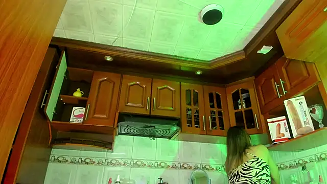 Snapshot of LaureenHills chatting on 02/19/25, 03:17 LaureenHills online show from 02/19/25, 03:17