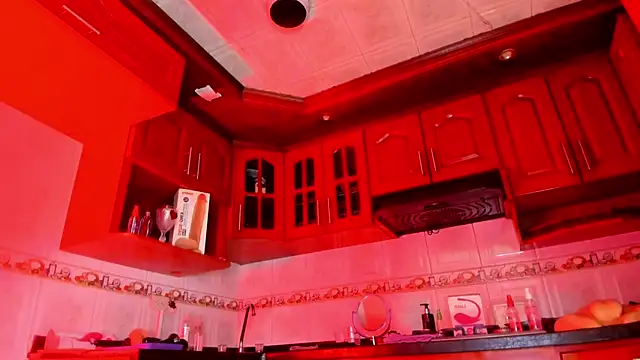 Snapshot of LaureenHills chatting on 02/25/25, 03:20 LaureenHills online show from 02/25/25, 03:20