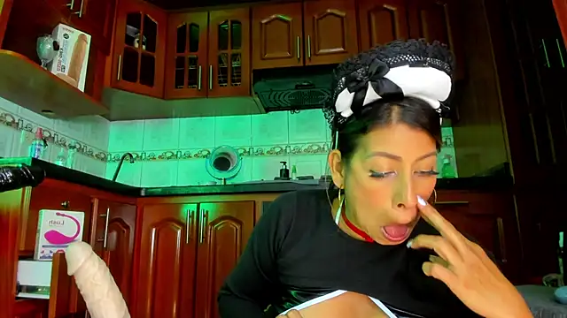 Snapshot of LaureenHills chatting on 02/25/25, 09:31 LaureenHills online show from 02/25/25, 09:31