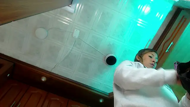 Snapshot of LaureenHills chatting on 03/06/25, 03:13 LaureenHills online show from 03/06/25, 03:13