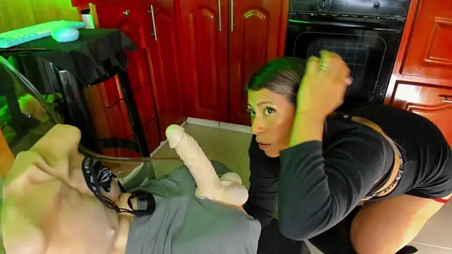 Snapshot of LaureenHills chatting on 03/11/25, 09:45 LaureenHills online show from 03/11/25, 09:45