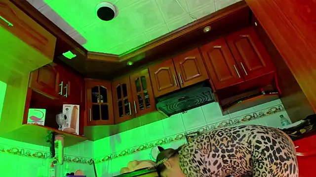 Snapshot of LaureenHills chatting on 03/20/25, 03:13 LaureenHills online show from 03/20/25, 03:13