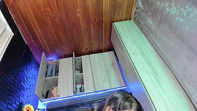 Snapshot of LaureenHills chatting on 10/03/25, 03:36 LaureenHills online show from 10/03/25, 03:36