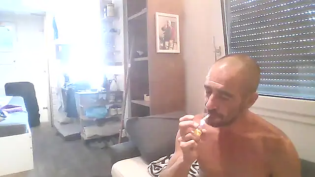 Snapshot of Pourquoipas chatting on 07/15/26, 04:45 Pourquoipas online show from 07/15/26, 04:45