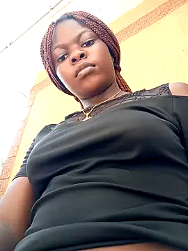 Snapshot of Sarie_sho chatting on 02/06/25, 09:53 Sarie sho online show from 02/06/25, 09:53