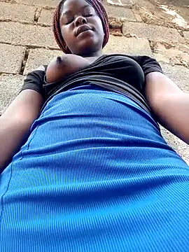 Snapshot of Sarie_sho chatting on 03/20/25, 10:21 Sarie sho online show from 03/20/25, 10:21