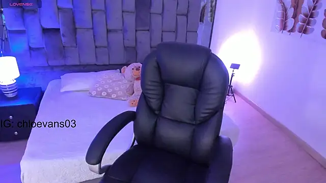 Chloe evans   online show from 03/19/25, 11:39