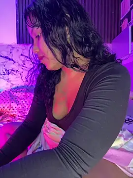 Snapshot of Loaysi chatting on 12/03/24, 02:27 Loaysi online show from 12/03/24, 02:27