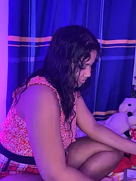 Snapshot of Loaysi chatting on 12/10/24, 06:17 Loaysi online show from 12/10/24, 06:17