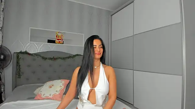 Snapshot of _adelle chatting on 01/04/25, 01:42 adelle online show from 01/04/25, 01:42