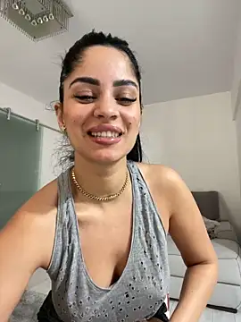 Snapshot of _adelle chatting on 01/05/25, 11:37 adelle online show from 01/05/25, 11:37