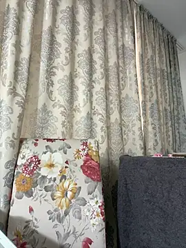 Snapshot of _adelle chatting on 02/02/25, 11:30 adelle online show from 02/02/25, 11:30