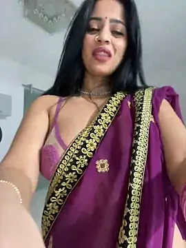 Snapshot of _adelle chatting on 02/08/25, 11:01 adelle online show from 02/08/25, 11:01