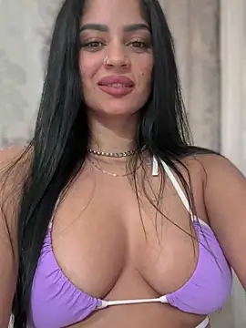 Snapshot of _adelle chatting on 02/09/25, 10:53 adelle online show from 02/09/25, 10:53