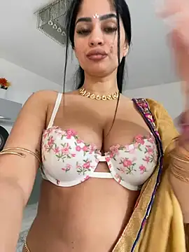 Snapshot of _adelle chatting on 02/22/25, 11:13 adelle online show from 02/22/25, 11:13