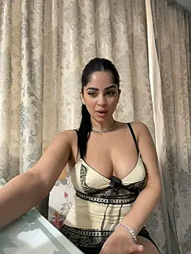 Snapshot of _adelle chatting on 02/27/25, 12:13 adelle online show from 02/27/25, 12:13