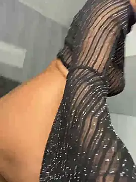 Snapshot of _adelle chatting on 03/13/25, 01:18 adelle online show from 03/13/25, 01:18