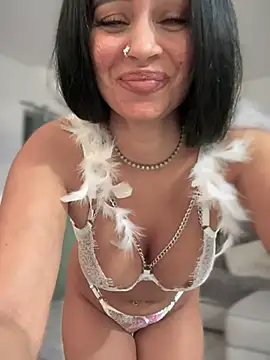 Snapshot of _adelle chatting on 03/14/25, 11:45 adelle online show from 03/14/25, 11:45